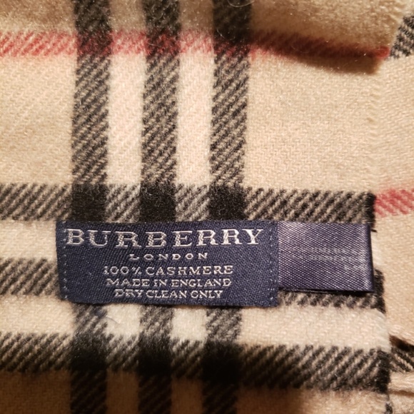 Burberry The Classic Check Cashmere Scarf *READ* - Picture 6 of 6